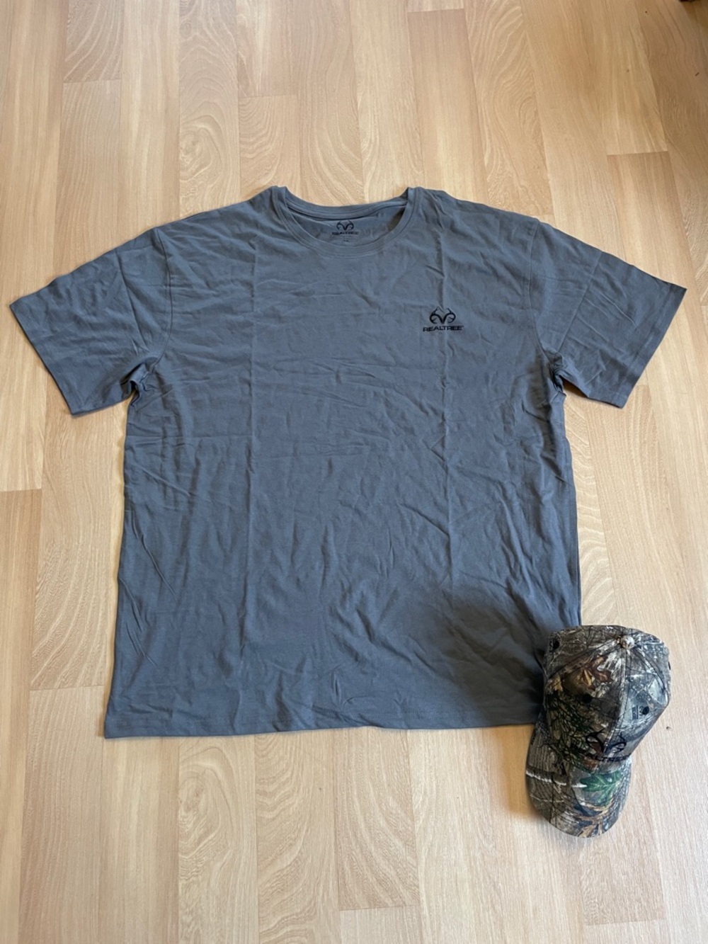 Realtree NWT Men’s Short Sleeve Tee & Camo Hat